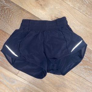 Lululemon Hotty Hot Low-Rise Short 2.5"